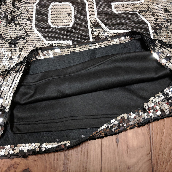 NWOT Forever21 Sequin Silver Black Top size M - Picture 5 of 5